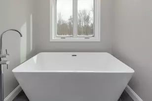 821 Cross Country Rd, Pembroke, NH 03275 - Photo 22