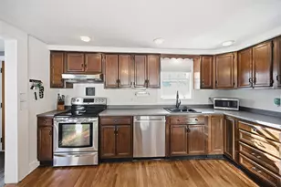 38 Armand Ave, Manchester, NH 03103 - Photo 8