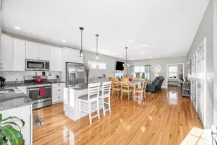 8 Crown Point Cir, Merrimack, NH 03054 - Photo 16