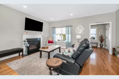 8 Crown Point Circle, Merrimack, NH 03054 - Photo 4