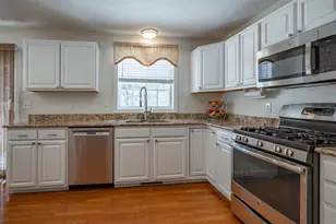 20 Georgetowne Dr, Nashua, NH 03062 - Photo 10