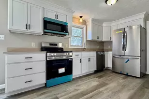 186 Grand Ave, Manchester, NH 03109 - Photo 2