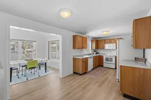 3 Katherine Ct, Hudson, NH 03051 - Photo 6