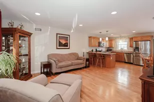 20 Bruins Ln, Raymond, NH 03077 - Photo 2