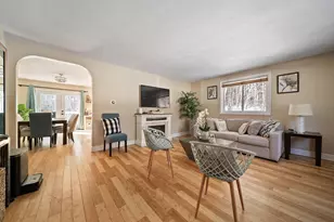 8 Standish Way, Amherst, NH 03031 - Photo 2