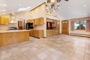 8 Cole St, Salem, NH 03079 - Photo 4