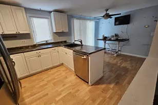 27 Gamache St, Manchester, NH 03102 - Photo 2