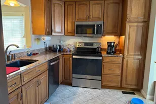 555 Straw Hill Rd, Manchester, NH 03104 - Photo 6