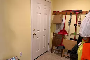 555 Straw Hill Rd, Manchester, NH 03104 - Photo 14