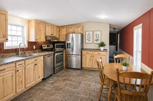 7 Dublin St, Gorham, NH 03581 - Photo 2