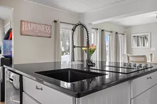 32 Main St, Kingston, NH 03848 - Photo 10