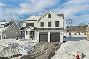 118 Sage Ln, Portsmouth, NH 03801 - Photo 2