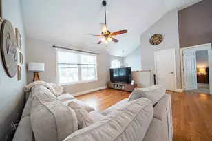 585 Bodwell Rd, Manchester, NH 03109 - Photo 6