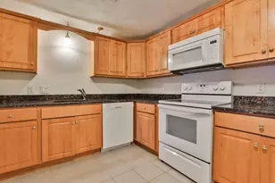 4-211 Heritage Village Dr, Nashua, NH 03062 - Photo 2