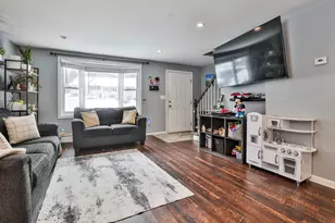 8 Franconia Dr, Merrimack, NH 03054 - Photo 2