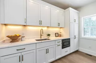 27 Beaver Ln, Bedford, NH 03110 - Photo 10