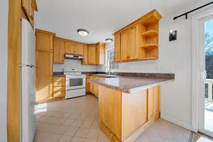 20 Larson Dr, Hampstead, NH 03841 - Photo 2