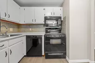 80r English Village Rd, Manchester, NH 03102 - Photo 22