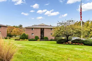 213 Abbott Farm Ln, Hudson, NH 03051 - Photo 2