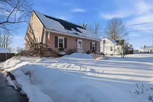 7 Oak St, Allenstown, NH 03275 - Photo 2