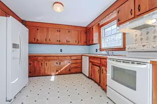 141 Donahue Dr, Manchester, NH 03103 - Photo 10