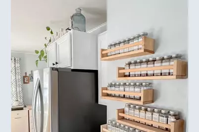 237 Pleasant Street, Claremont, NH 03743 - Photo 4