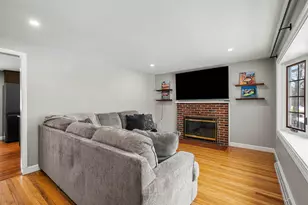 25 Carol Ave, Salem, NH 03079 - Photo 8