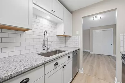 230 Eastern Avenue #101, Manchester, NH 03104 - Photo 4