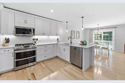 237 Woodview Way, Manchester, NH 03102 - Photo 10