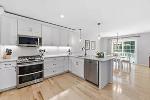 237 Woodview Way, Manchester, NH 03102 - Photo 10