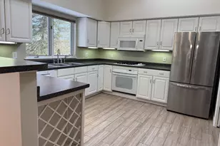 16 Sterling Springs Dr, Hartford, VT 05001 - Photo 2