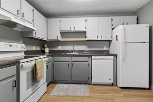 55 Log St, Manchester, NH 03102 - Photo 2