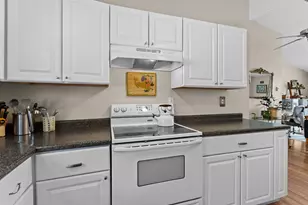 883 Mammoth Rd, Manchester, NH 03104 - Photo 18