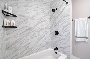 466 S Beech St, Manchester, NH 03103 - Photo 14