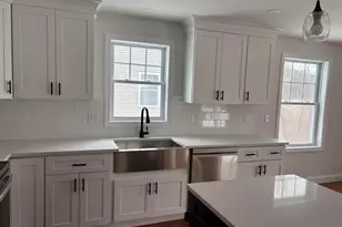 157 Garvin Ave, Manchester, NH 03109 - Photo 4