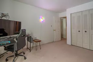 19 Country Club Dr, Manchester, NH 03102 - Photo 14