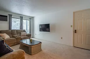 19 Country Club Dr, Manchester, NH 03102 - Photo 4