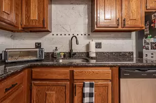 19 Country Club Dr, Manchester, NH 03102 - Photo 8