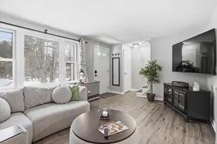 128 Sandstone Cir, Londonderry, NH 03053 - Photo 10