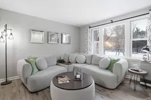 128 Sandstone Cir, Londonderry, NH 03053 - Photo 8