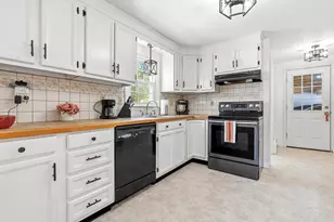 31 Pinecrest Dr, Goffstown, NH 03045 - Photo 14