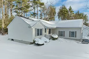 65 Glasgow Cir, Hudson, NH 03051 - Photo 2