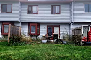 262 Stonebridge Dr, Nashua, NH 03063 - Photo 2