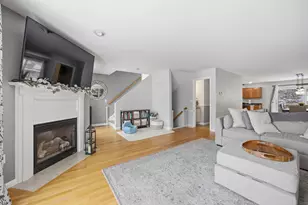 11 Canterberry Ct, Hudson, NH 03051 - Photo 4