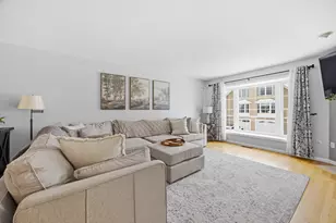 11 Canterberry Ct, Hudson, NH 03051 - Photo 4