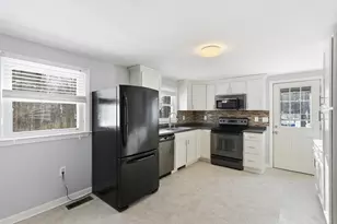 120b Barretts Hill Rd, Hudson, NH 03051 - Photo 4