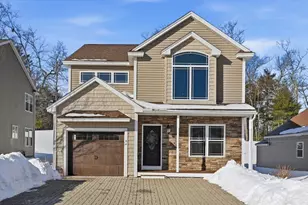 94 Tanager Cir, Pelham, NH 03076 - Photo 2