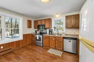 51 Pilgrim Dr, Litchfield, NH 03052 - Photo 6