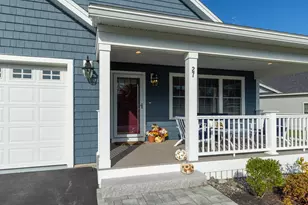 27 Mulberry Ln, Epping, NH 03042 - Photo 2