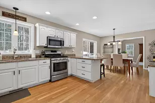 38 Buckingham Dr, Londonderry, NH 03053 - Photo 10